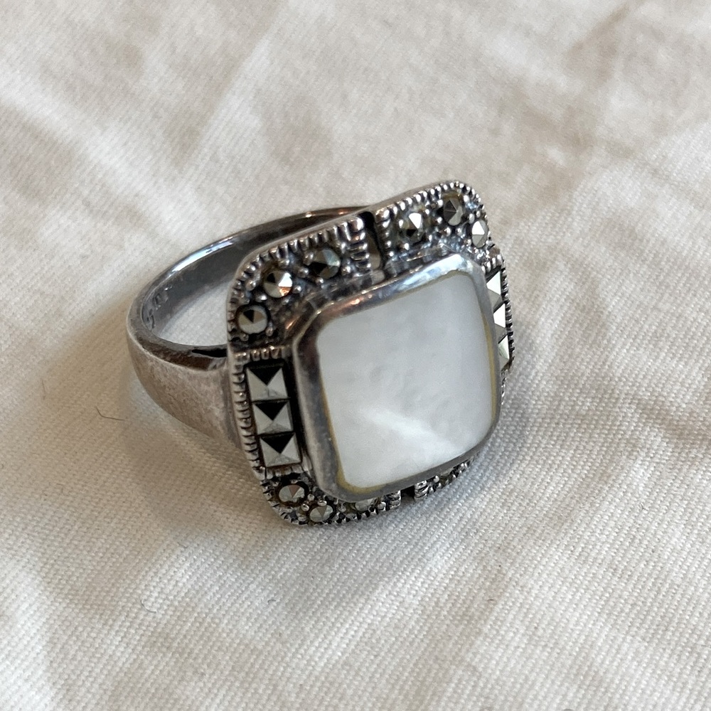 Sterling silver and mother of pearl cocktail ring
